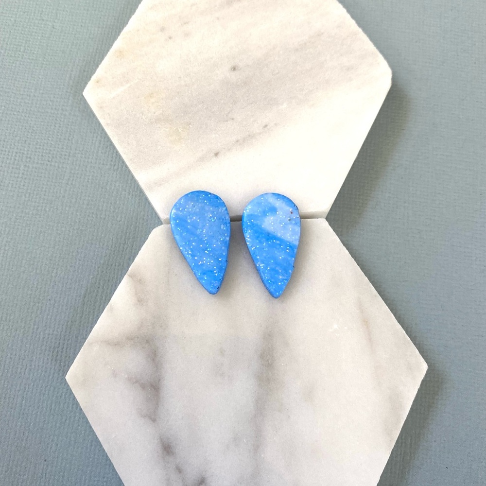 Water drop stud earrings